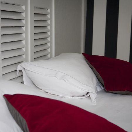 Logis Hotel Le Chrismas 沙托兰 外观 照片