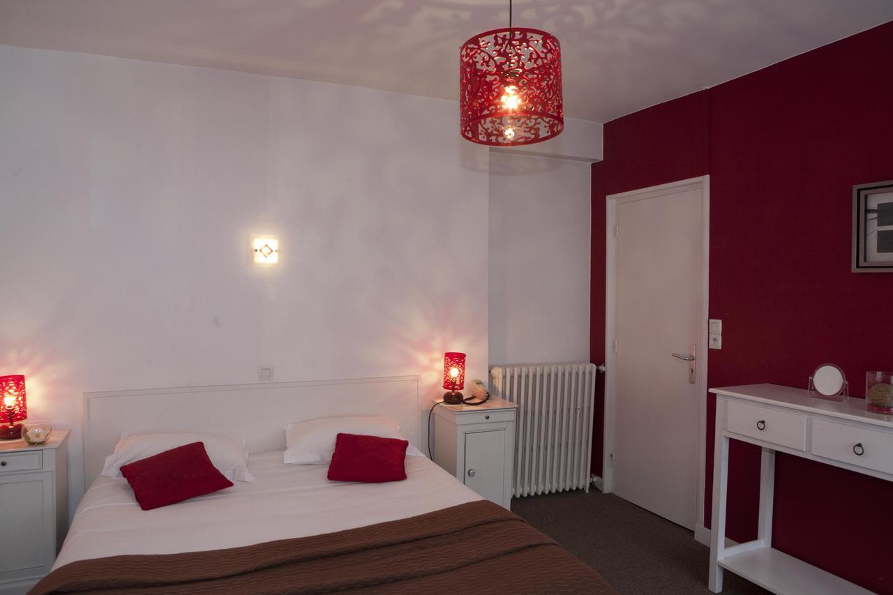 Logis Hotel Le Chrismas 沙托兰 外观 照片