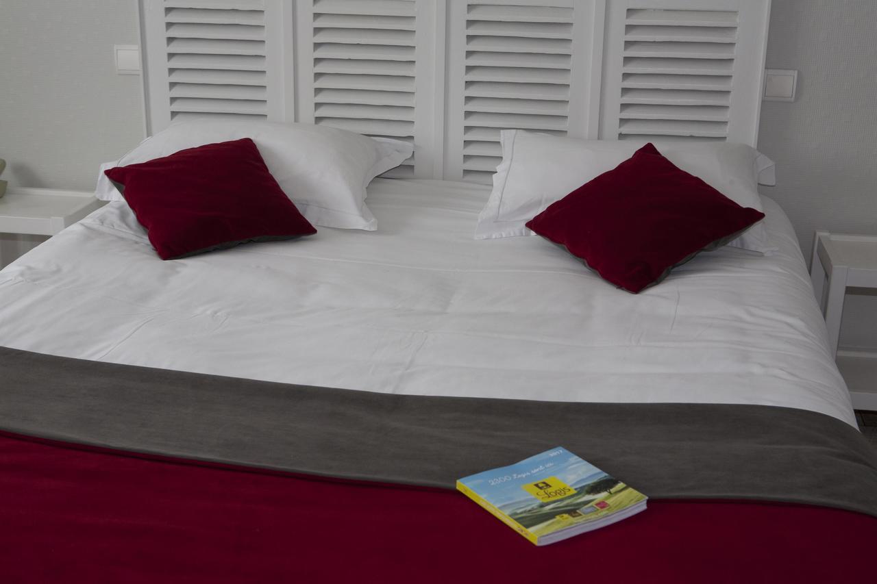 Logis Hotel Le Chrismas 沙托兰 外观 照片